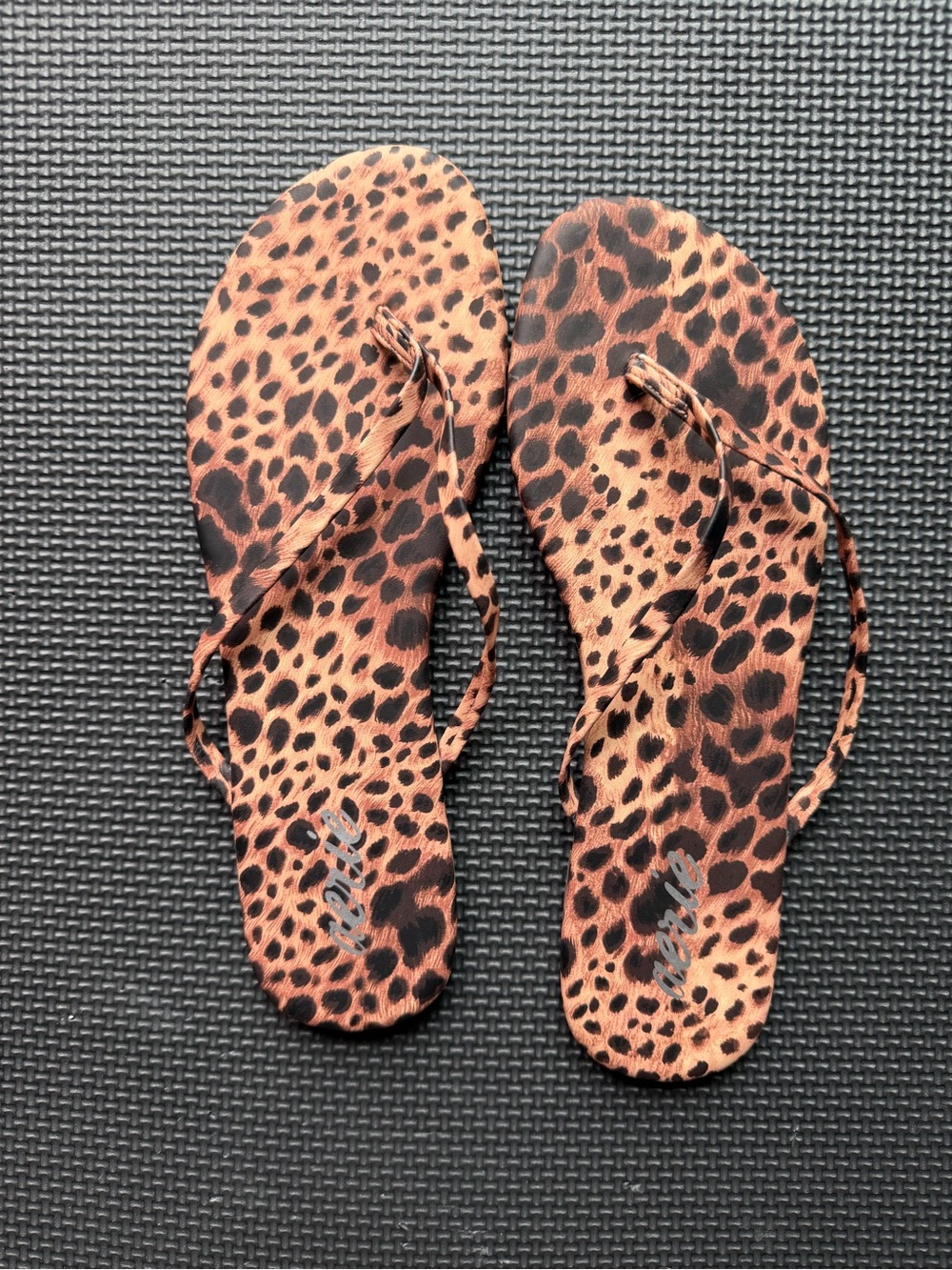 Aerie Leopard Print Flip Flops Sandals New Sz 10 - Picture 4 of 8